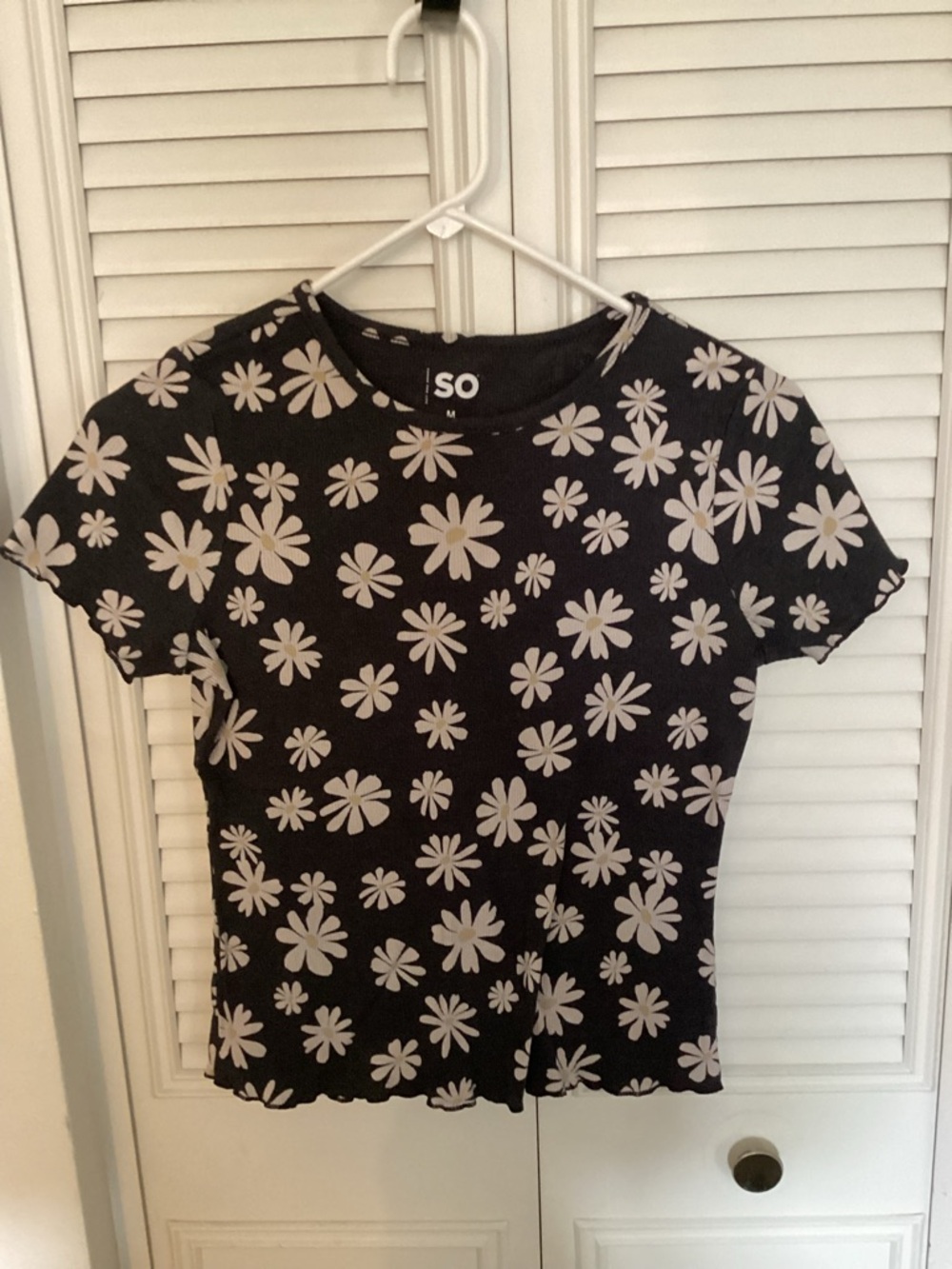 SO Black and White Daisy Short Sleeve Tee
